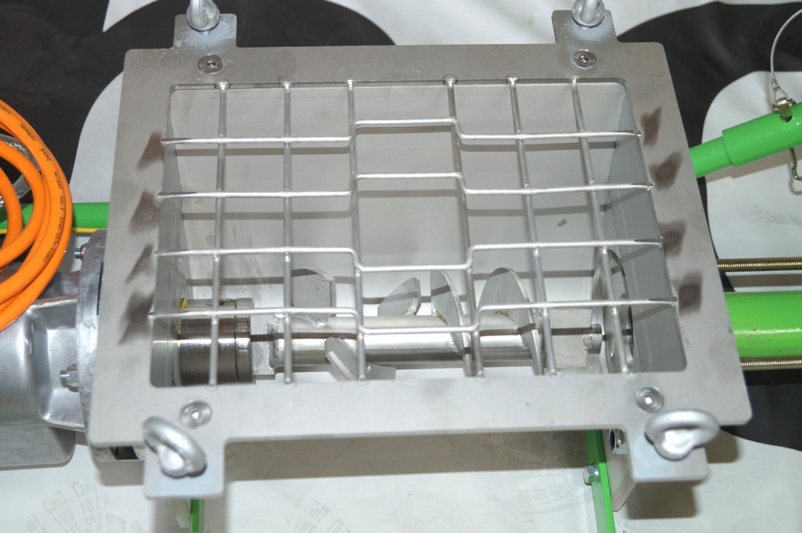inoBEAM Light HP: Pumpentrichter aus rostfreiem Edelstahl mit Schutzgitter