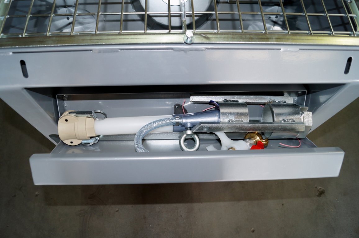 Maxi Power: Groß dimensionierte Werkzeugkiste im Rohrrahmen der Maschine integriert Maxi Power: Groß dimensionierte Werkzeugkiste im Rohrrahmen der Maschine integriert